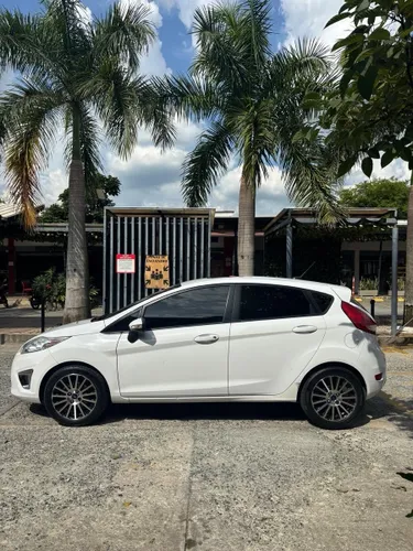 Ford fiesta titanium 2013