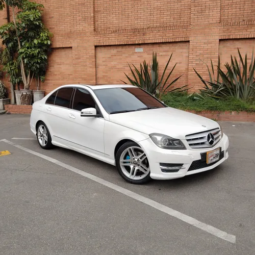 MERCEDES BENZ C 250 W204 FL CGI Blue EFFICIENCY TP 1800CC 4P MODELO 2013