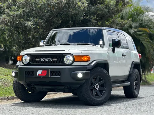 TOYOTA FJ CRUISER 2021