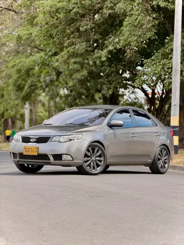 Kia cerato forte 2012 hermoso