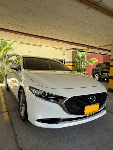 VENDO MAZDA 3 2023 HÍBRIDO ÚNICO DUENO