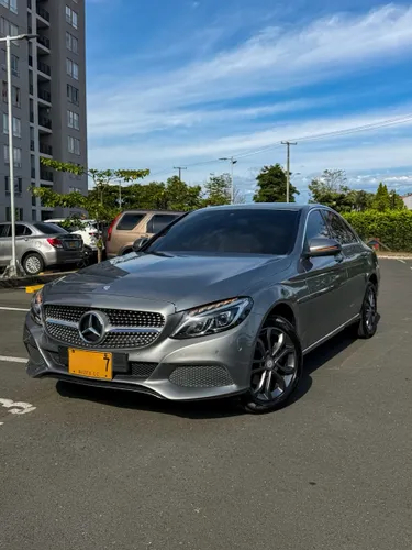 Mercedes-Benz C180 2016  82.000 km automatico Excelente estado