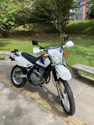 Suzuki DR650 modelo 2017