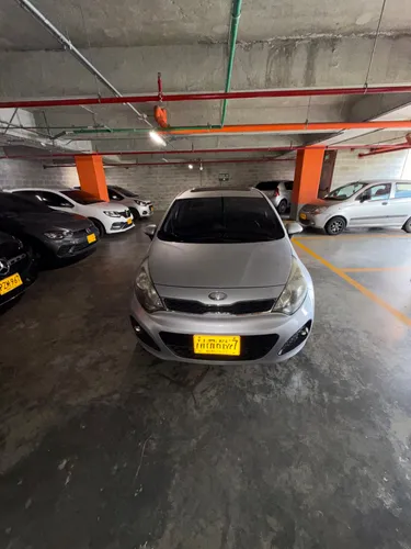 KIA RIO SPACE 2013 full equipo