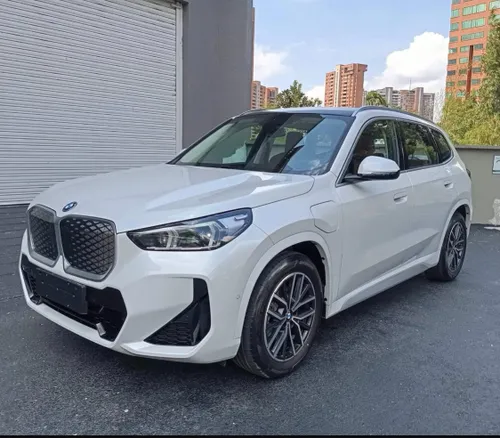 BMW iX1 eDrive25 2027  0 KM