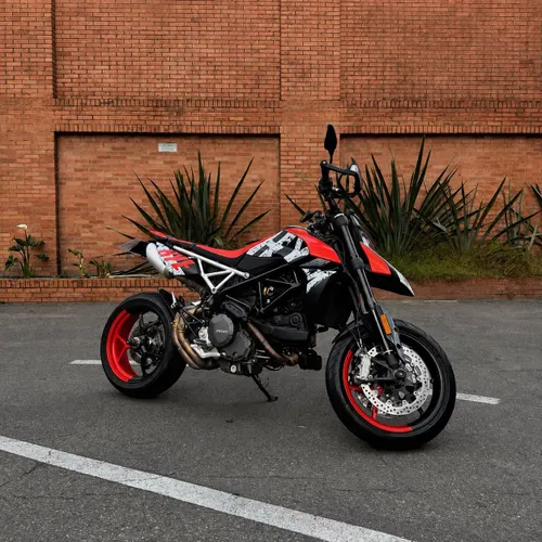 DUCATI HYPERMOTARD 950 RVE 2025