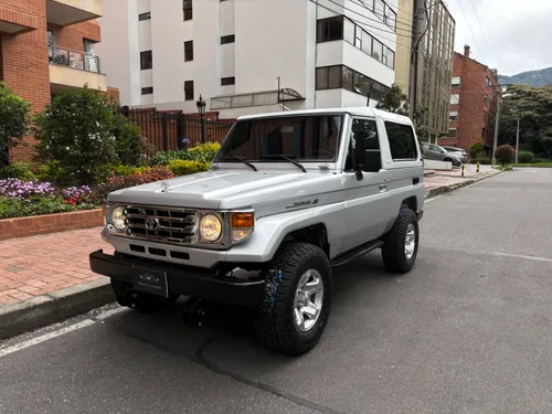 TOYOTA LAND CRUSIER FZJ 73
