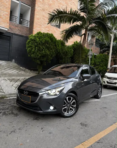 MAZDA 2 GRAND TOURING lX