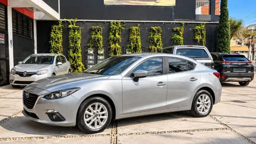 Mazda 3 touring modelo 2016 Automático