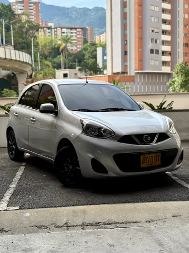 Nissan march automático 2018