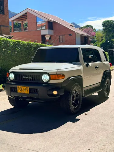 TOYOTA FJ CRUISER BLACK  WHITE 4.0 AT  MODELO 2018