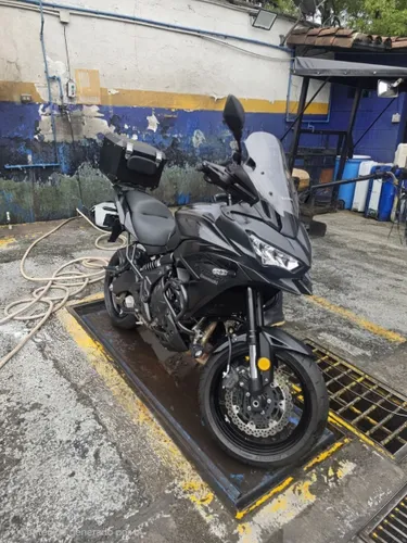Se vende versys 650