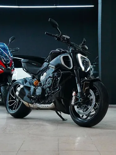 DUCATI DIAVEL V4