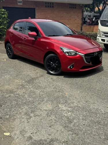 Mazda 2 Touring AT - Modelo 2020