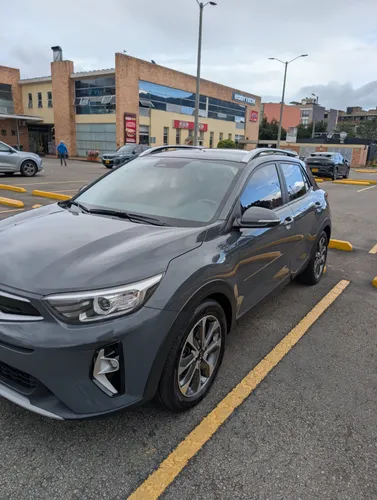 Kia Stonic híbrido modelo 2022