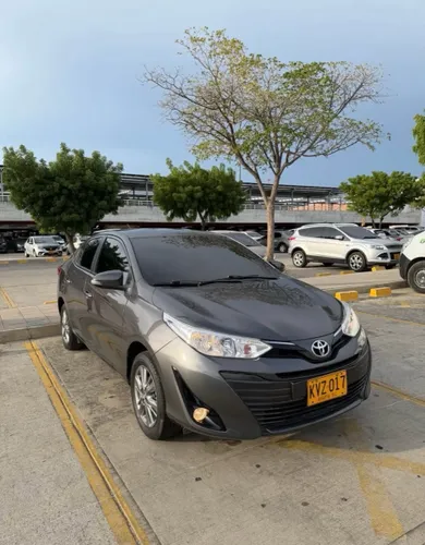 Toyota Yaris Sedán XS