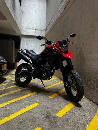 Yamaha XTZ 250 2024 CON SOLO 2800 KILOMETROS