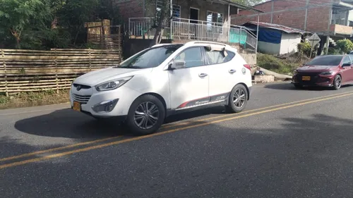 Hyundai  tucson ix35 automática techo cristal y Sunroof