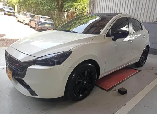 Mazda 2 Carbon 2025