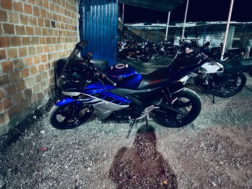 Yamaha R15 v2 modelo 2019