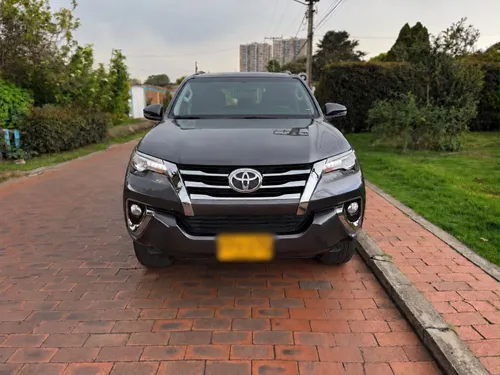 Toyota Fortuner SRV 4x4 2.8 Diesel 2019 - 9.000 km