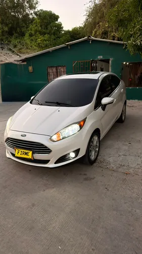 Hermoso Ford fiesta titanium 2018