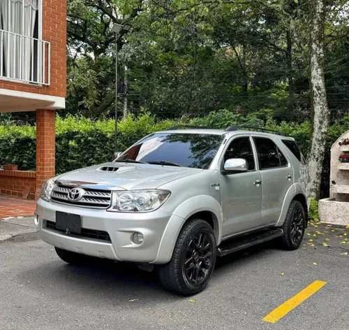 Toyota Fortuner 2010
