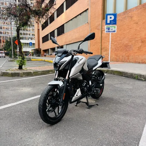 Vendo Moto Bajaj Pulsar N160 modelo 2024