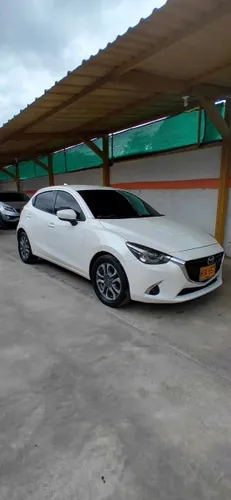 Mazda 2 modelo 2018 excelente estado