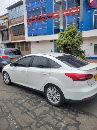 FORD FOCUS TITANIUM 2015