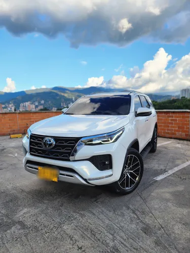 Toyota fortuner srv 2023 2.4 diesel