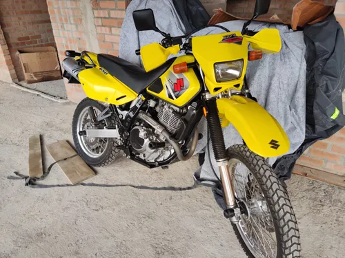 SE VENDE SUZUKI DR 650 CON 23000 KM ORIGINALES