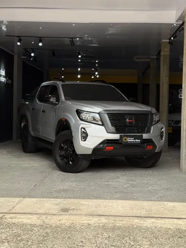 Nissan frontier Pro4X 4x4 2023
