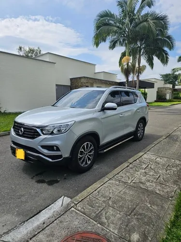 Ssangyong rexton g4 automatica 4x4 7 puestos sunroof y cuero