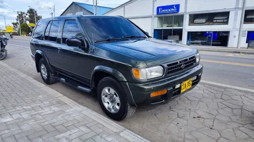 Nissan Pathfinder 4x4 caja mecánica