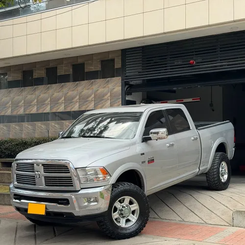 Dodge Ram 2500 Laramie 5.7 HEMI 4x4 2012