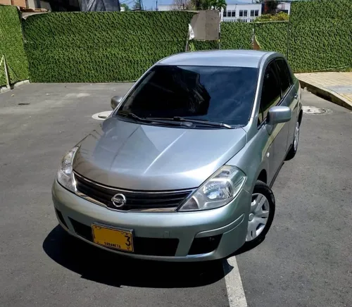 NISSAN TIIDA 2012