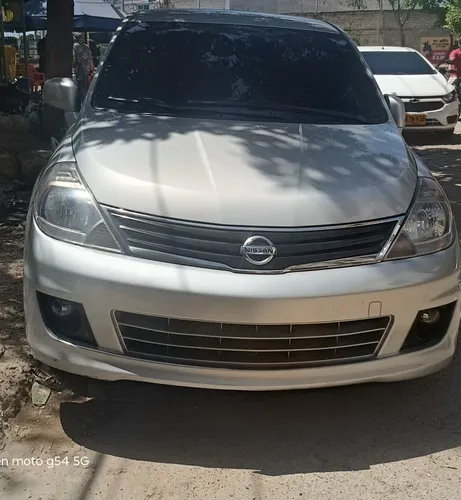 Nissan tiida automático