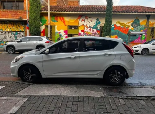 Hyundai i25 Accent GL 2015