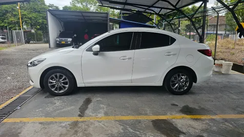 Mazda 2 Touring Sedan AT 2021