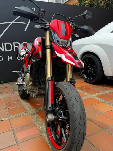 Ducati Hypermotard 698