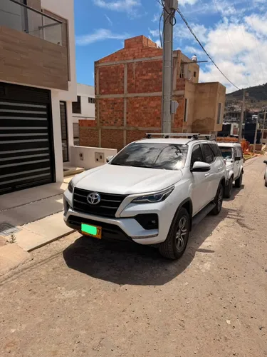 TOYOTA FORTUNER SR 2024 DIÉSEL
