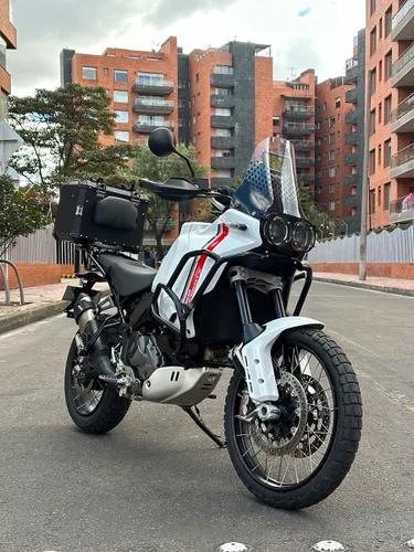 Ducati Desert x modelo 2025 con 10.500 kilómetros como nueva
