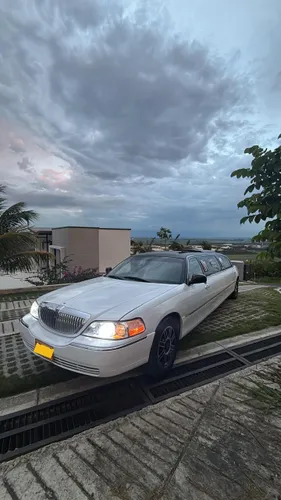 Lincoln town car limousine
