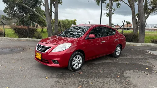 Nissan versa Aut Aa 2013