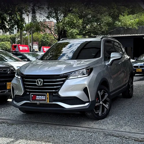 CHANGAN CS15 4X2 PLATA AT