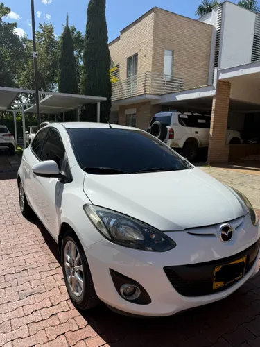 Mazda 2 automático 2015