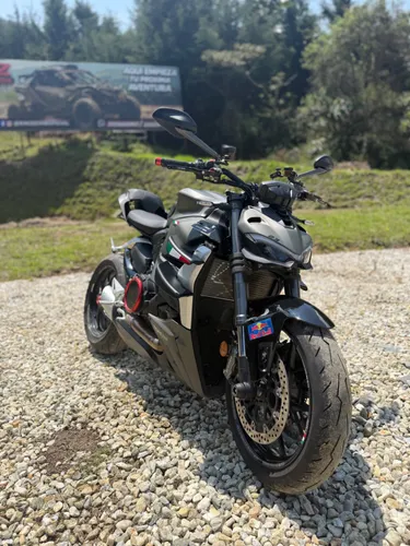 DUCATI STREETFIGHTER V2 2024  STORM GREEN