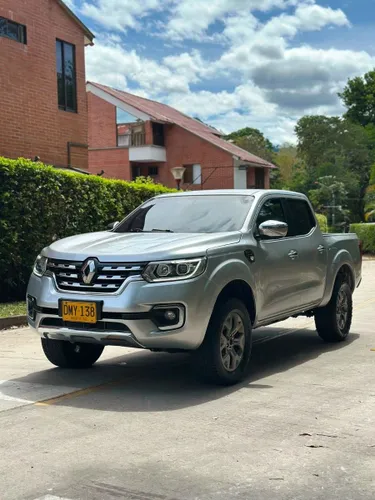 VENDO CAMIONETA RENAULT ALASKAN 2017 4X4 DIESEL IMPECABLE