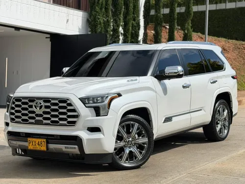 Toyota Sequioa Capstone híbrida 2025